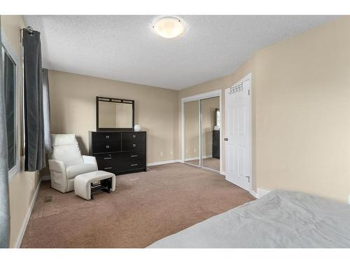 7 Taraglen Road Ne, Calgary, AB - Indoor Photo Showing Bedroom