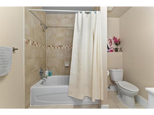 7 Taraglen Road Ne, Calgary, AB - Indoor Photo Showing Bathroom