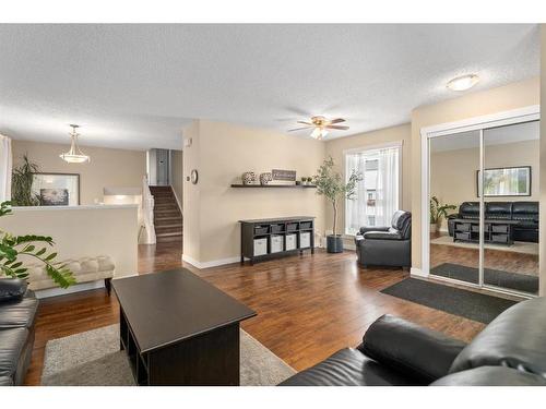 7 Taraglen Road Ne, Calgary, AB - Indoor Photo Showing Living Room