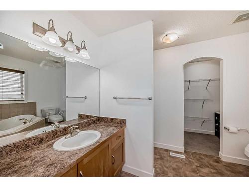 70 Panamount Villas Nw, Calgary, AB - Indoor Photo Showing Bathroom