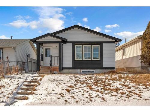 168 Faldale Close Ne, Calgary, AB - Outdoor