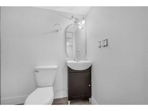 168 Faldale Close Ne, Calgary, AB - Indoor Photo Showing Bathroom