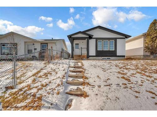 168 Faldale Close Ne, Calgary, AB - Outdoor