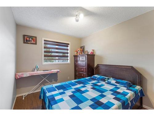 112 Costa Mesa Close Ne, Calgary, AB - Indoor Photo Showing Bedroom