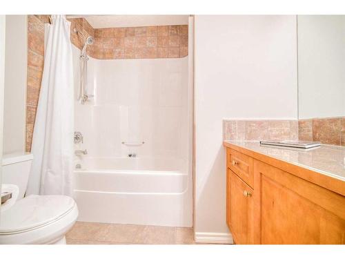 222 Discovery Place Sw, Calgary, AB - Indoor Photo Showing Bathroom