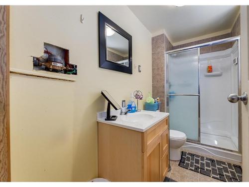 3427 Exshaw Road Nw, Calgary, AB - Indoor Photo Showing Bathroom