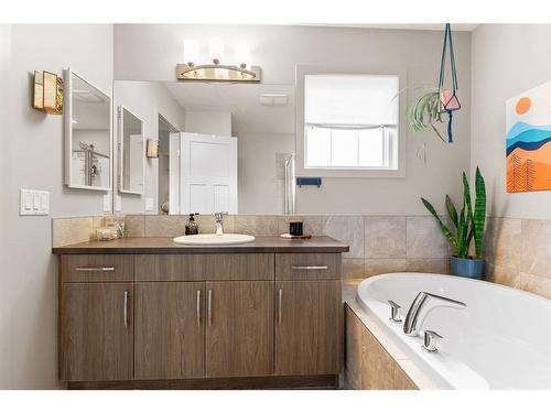 315 Evanston Way Nw, Calgary, AB - Indoor Photo Showing Bathroom