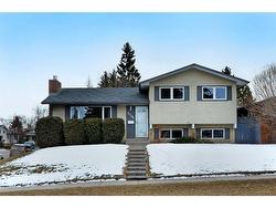 11204 Braeside Drive SW Calgary, AB T2W 1R4