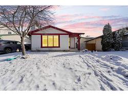 72 Woodglen Road SW Calgary, AB T2W 4P2