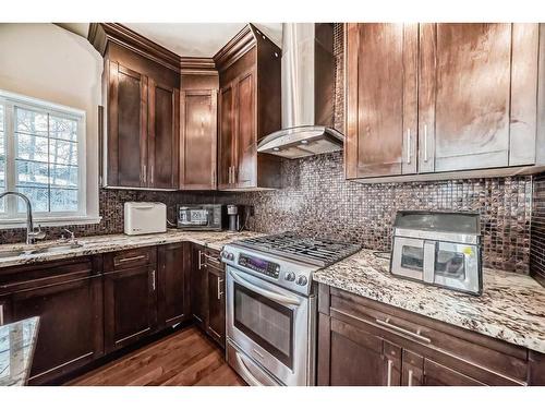 16 Rockcliff Point Nw, Calgary, AB - Indoor Photo Showing Kitchen