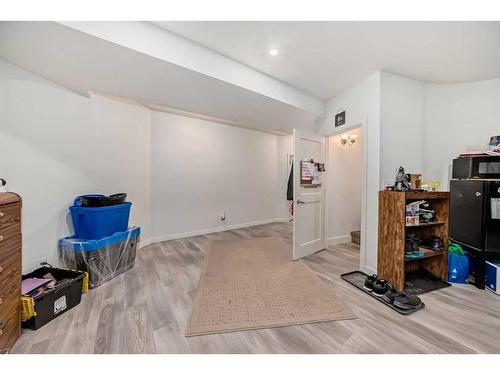 16 Rockcliff Point Nw, Calgary, AB - Indoor Photo Showing Other Room