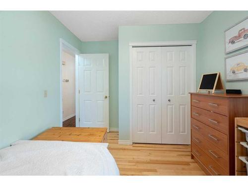 81 Shawinigan Road Sw, Calgary, AB - Indoor Photo Showing Bedroom