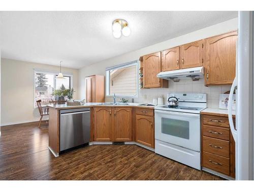 81 Shawinigan Road Sw, Calgary, AB - Indoor Photo Showing Kitchen