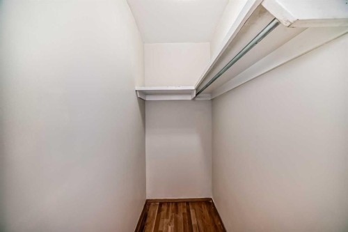 652 Queensland Drive Se, Calgary, AB - Indoor