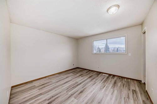 652 Queensland Drive Se, Calgary, AB - Indoor Photo Showing Other Room