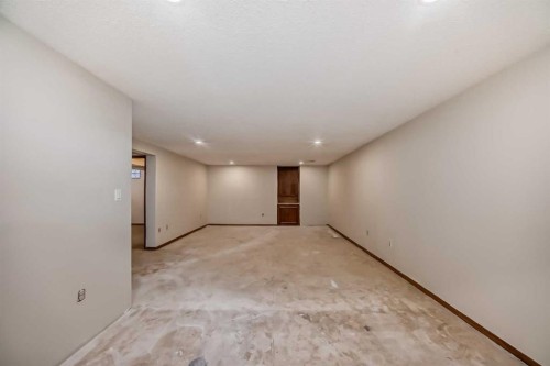 652 Queensland Drive Se, Calgary, AB - Indoor Photo Showing Other Room