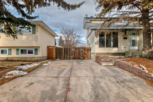 652 Queensland Drive Se, Calgary, AB - Outdoor