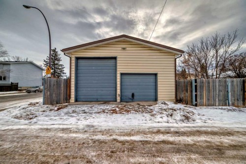 652 Queensland Drive Se, Calgary, AB - Outdoor