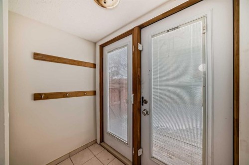 652 Queensland Drive Se, Calgary, AB - Indoor Photo Showing Other Room