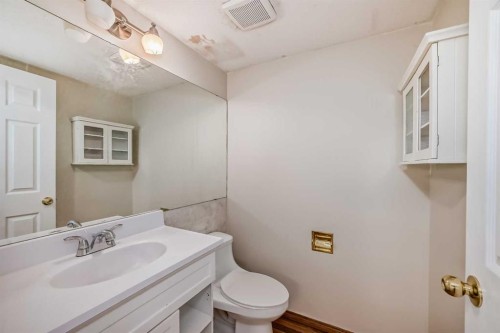 652 Queensland Drive Se, Calgary, AB - Indoor Photo Showing Bathroom