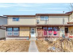 732 Aboyne Way NE Calgary, AB T2A 5Z4