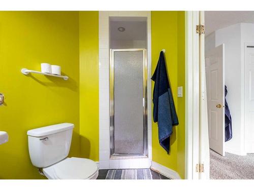 2619 Signal Hill Drive Sw, Calgary, AB - Indoor Photo Showing Bathroom