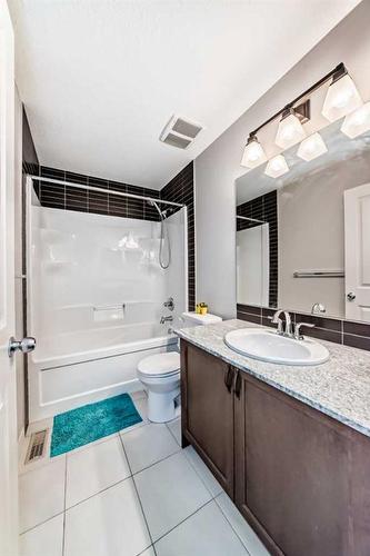 222 Cranston Gate Se, Calgary, AB - Indoor Photo Showing Bathroom