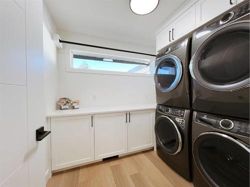 52 Patterson Crescent Sw, Calgary, AB - Indoor Photo Showing Laundry Room