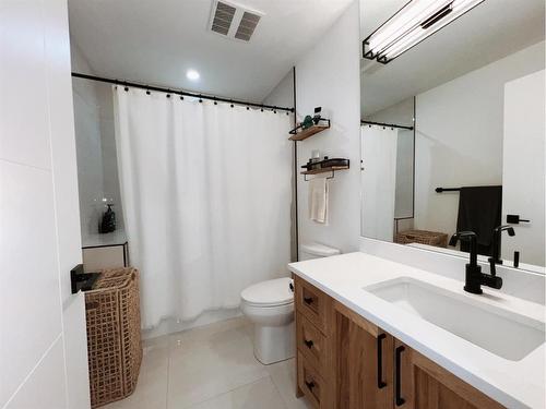 52 Patterson Crescent Sw, Calgary, AB - Indoor Photo Showing Bathroom