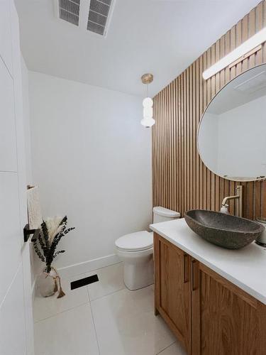 52 Patterson Crescent Sw, Calgary, AB - Indoor Photo Showing Bathroom