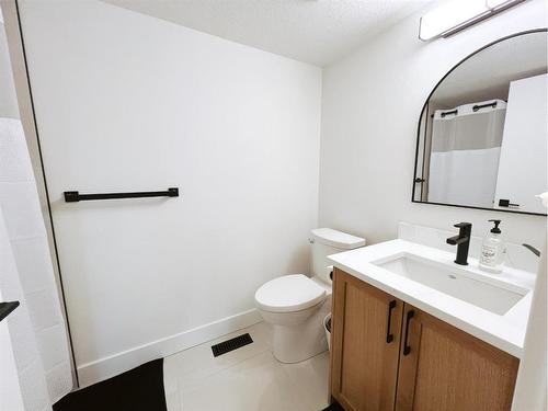 52 Patterson Crescent Sw, Calgary, AB - Indoor Photo Showing Bathroom