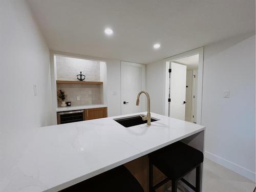 52 Patterson Crescent Sw, Calgary, AB - Indoor Photo Showing Kitchen