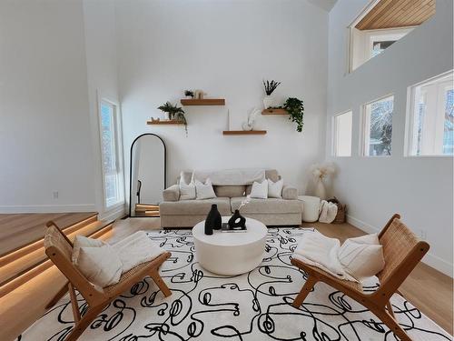 52 Patterson Crescent Sw, Calgary, AB - Indoor Photo Showing Living Room