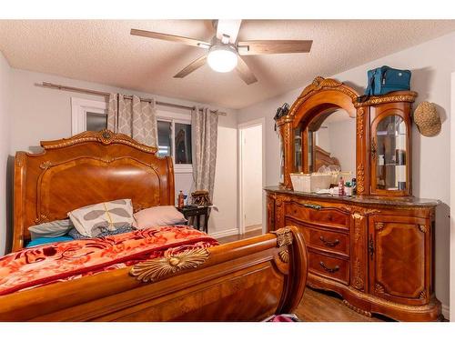 3439 56 Street Ne, Calgary, AB - Indoor Photo Showing Bedroom