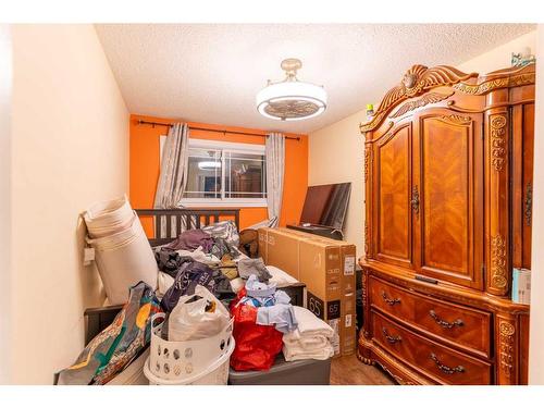 3439 56 Street Ne, Calgary, AB - Indoor