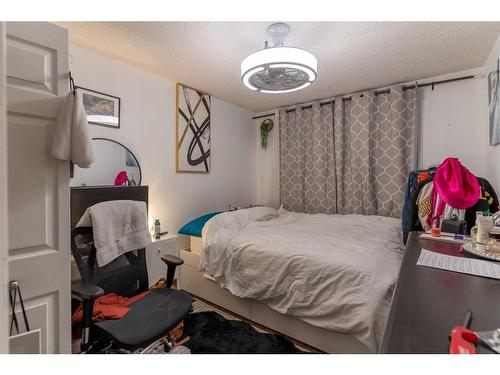 3439 56 Street Ne, Calgary, AB - Indoor Photo Showing Bedroom