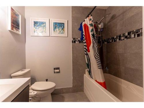 3439 56 Street Ne, Calgary, AB - Indoor Photo Showing Bathroom