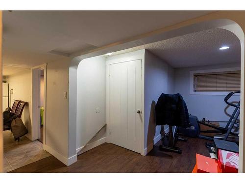 3439 56 Street Ne, Calgary, AB - Indoor