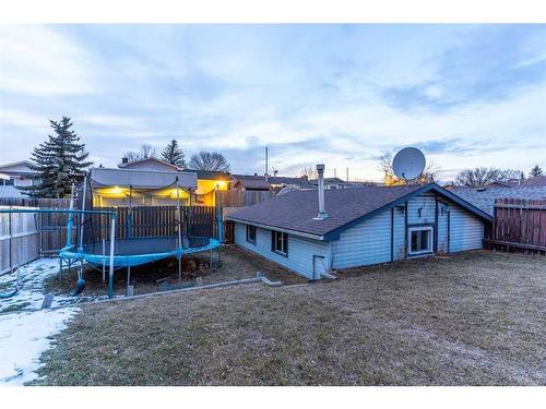 3439 56 Street Ne, Calgary, AB - Outdoor