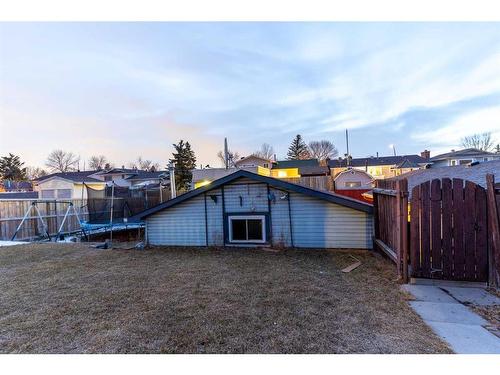 3439 56 Street Ne, Calgary, AB - Outdoor