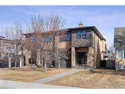 2612 25 Street SW Calgary, AB T3E 1X8