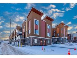 105 SAGE HILL CIR NW  Calgary, AB T3R 1J1