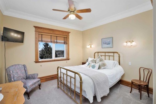 31027 Range Road 50, Rural Mountain View County, AB - Indoor Photo Showing Bedroom
