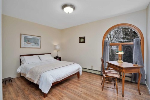 31027 Range Road 50, Rural Mountain View County, AB - Indoor Photo Showing Bedroom