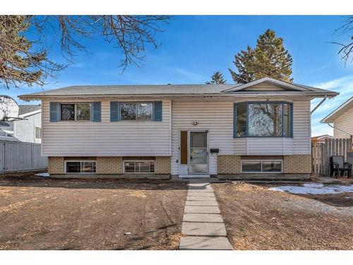 332 Pinewind Close Ne, Calgary, AB - Outdoor