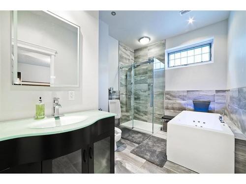 207 Hawkview Manor Circle Nw, Calgary, AB - Indoor Photo Showing Bathroom