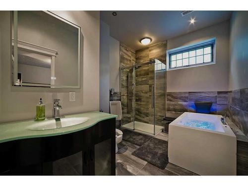 207 Hawkview Manor Circle Nw, Calgary, AB - Indoor Photo Showing Bathroom