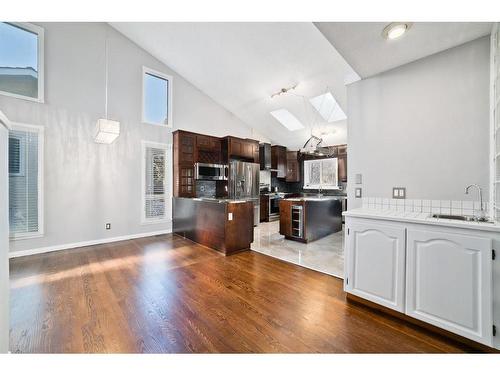 207 Hawkview Manor Circle Nw, Calgary, AB - Indoor Photo Showing Kitchen