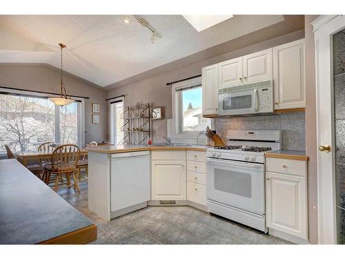 4 Evergreen Way Sw, Calgary, AB - Indoor Photo Showing Kitchen