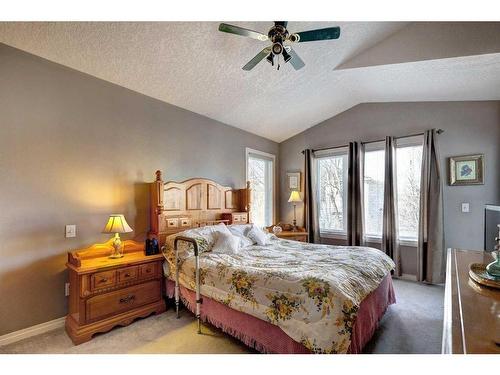 4 Evergreen Way Sw, Calgary, AB - Indoor Photo Showing Bedroom